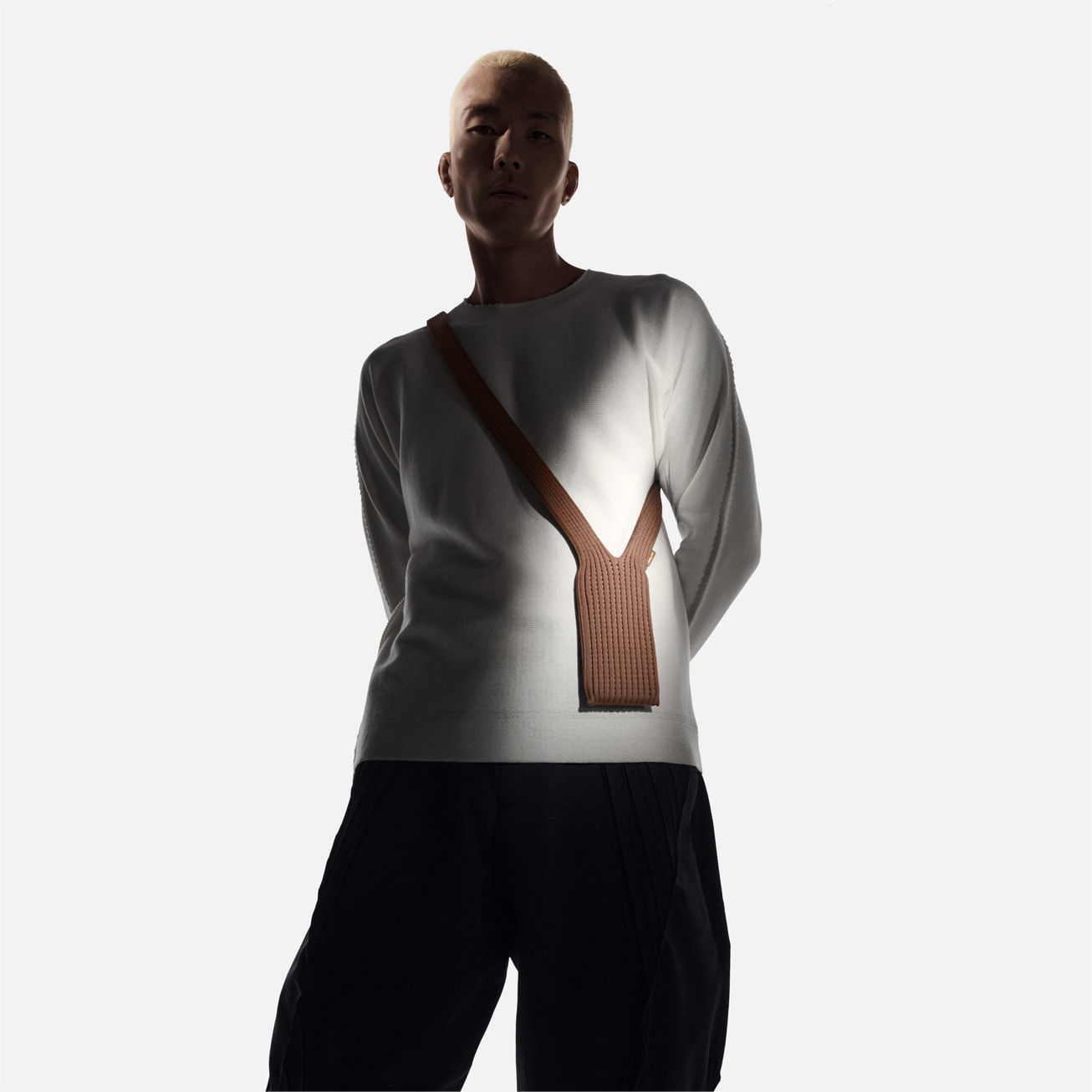 未使用　iPhone Pocket by ISSEY MIYAKE シナモン Apple's Unusual iPhone Pocket Is a $150 3D-Knitted Fashion