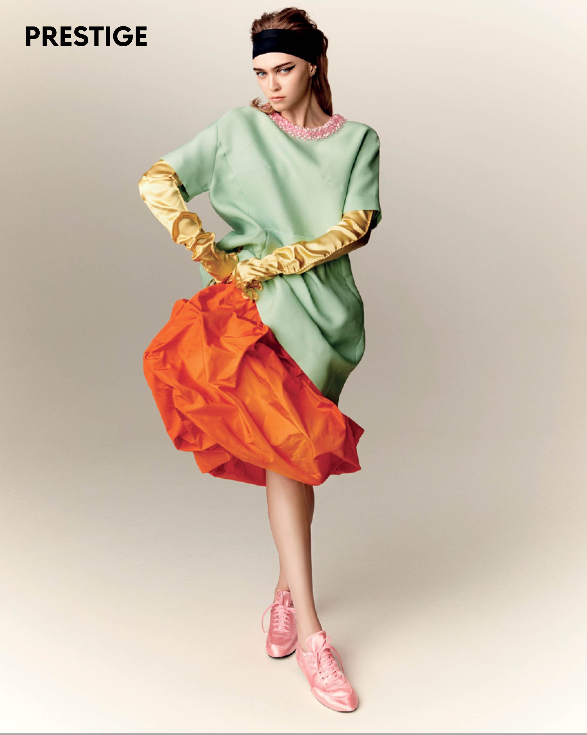 A stylishly "Extra!" fashion feature... A stylishly "Extra!" fashion feature...