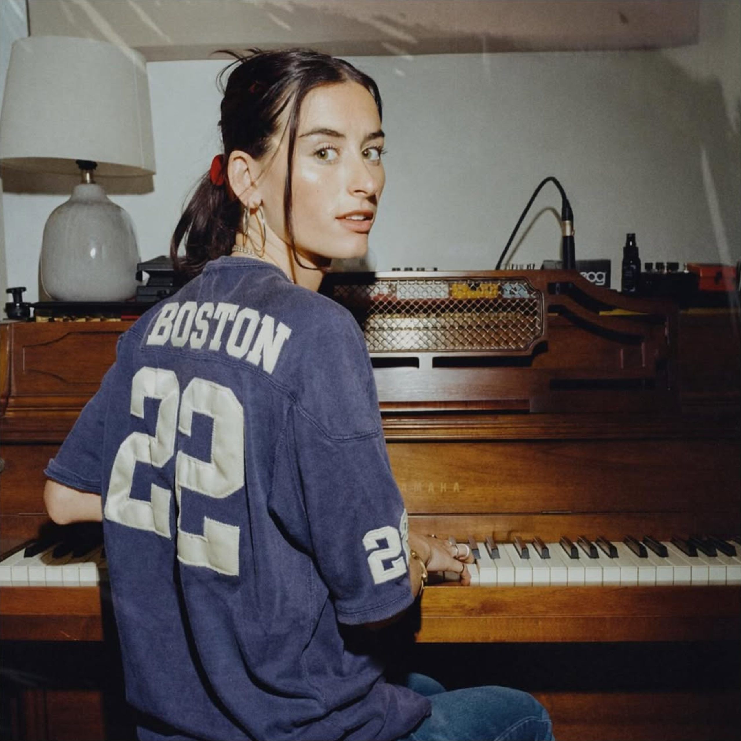 Stella Lefty: who is she? The music singer with a USD 5.4 billion father and TikTok can't agree on