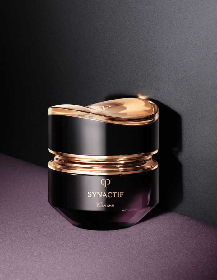 The all-new Synactif improves the skin tone, texture and contours like ...