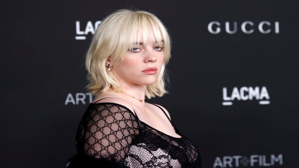 This hybrid retro hairstyle is set to become a major 2022 hair trend
