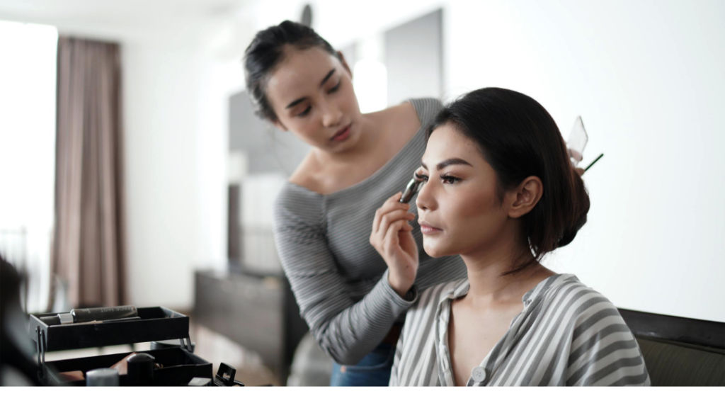 Beauty TikTok video shows game-changing way to apply foundation without a brush