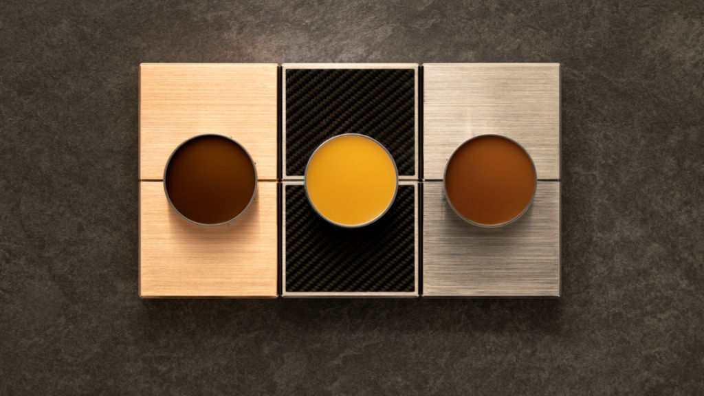 Clic-Clac by Henry Jacques heralds a new mark of allure, the most avant-garde gift of the year