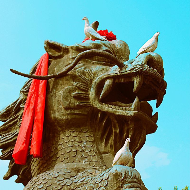 Why is red an auspicious colour for Chinese New Year?
