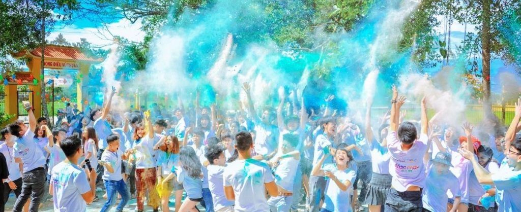 What is the significance of Holi and how is it celebrated?