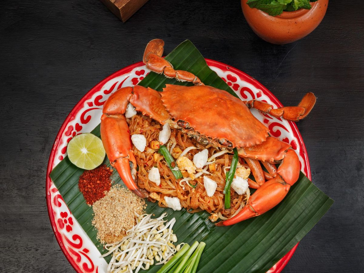 https://images.prestigeonline.com/wp-content/uploads/sites/5/2022/04/25133622/Phadthai-Jumbo-Mud-Crab-scaled-1.jpg?tr=w-1200,h-900