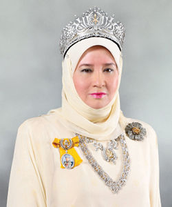 Raja Permaisuri Agong  Tunku Hajah Azizah Aminah Maimunah Iskandariah 