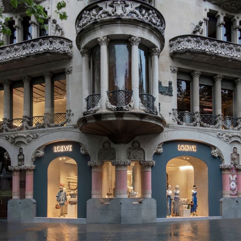 High Fashion Meets Luxury Tourism: Pop-Up Stores By Dior, Loewe