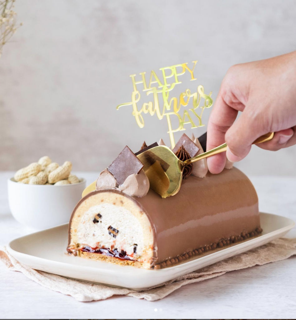 Father's Day Cake | bakehoney.com