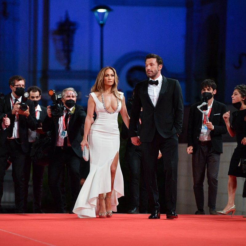 Jennifer Lopez and Ben Affleck tie the knot at a Las Vegas drive-through chapel
