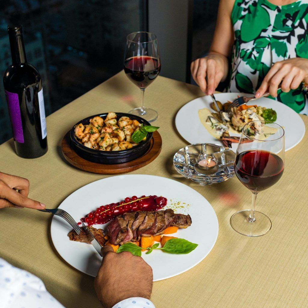 Mastering the fine art of a first date at a bar or restaurant