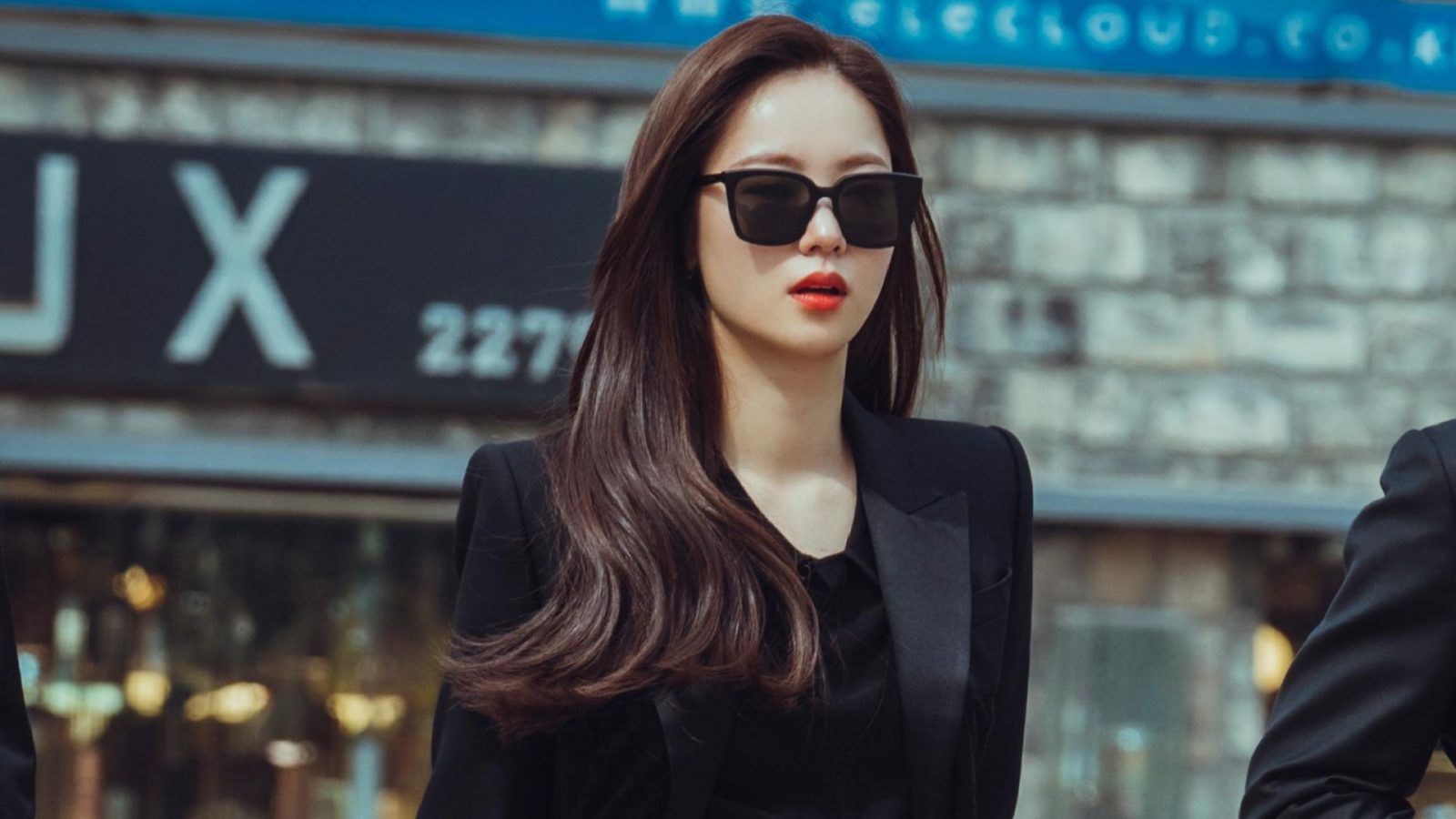 10 stylish K-drama characters that inspire us with their high fashion looks