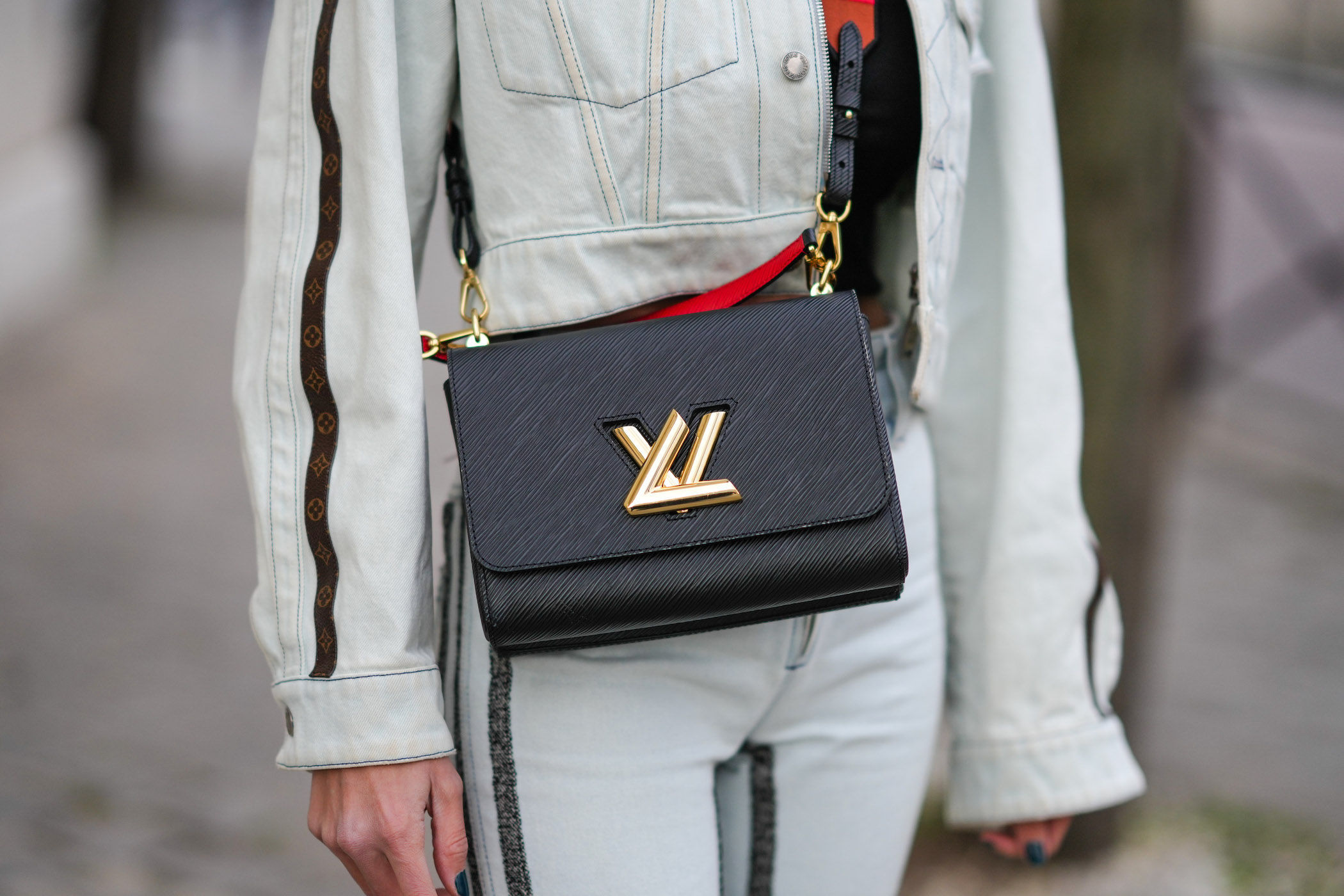 Whats Going On With The Louis Vuitton Neverfull Anyway