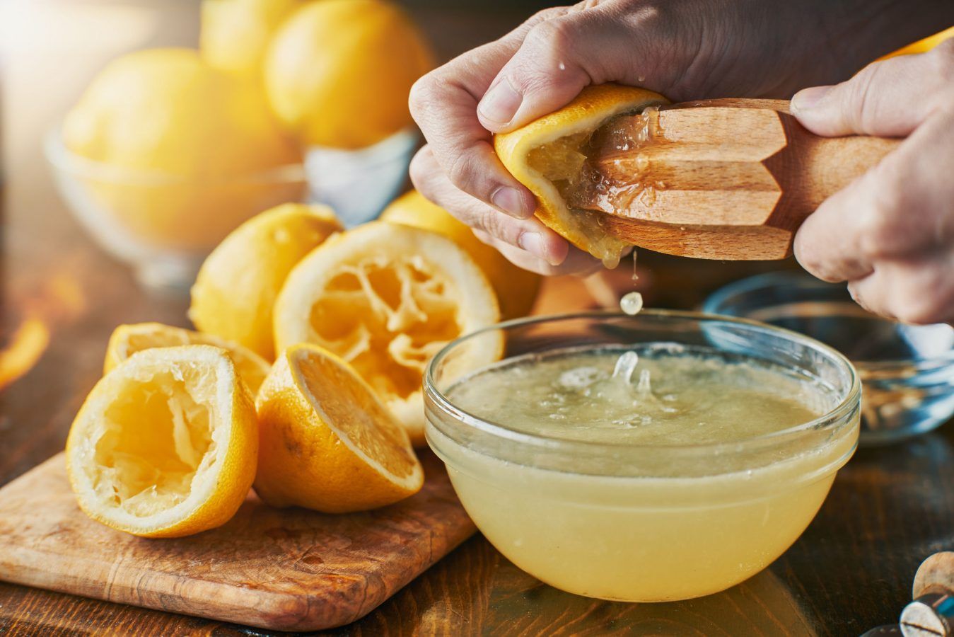 Benefits of lemon juice for all your skin, hair, and health woes