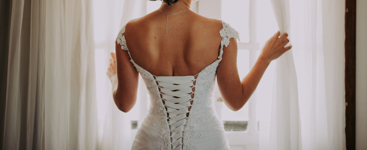 10 items you need to pack in your wedding dress emergency kit