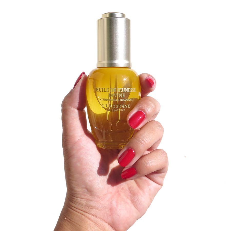 Moisturisers vs face oils: What does your skin really need?