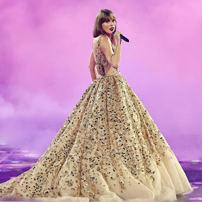 Taylor Swift Returns to the Billboard Music Awards for the First Time in  Years - Taylor Swift Pink BBMA Dress