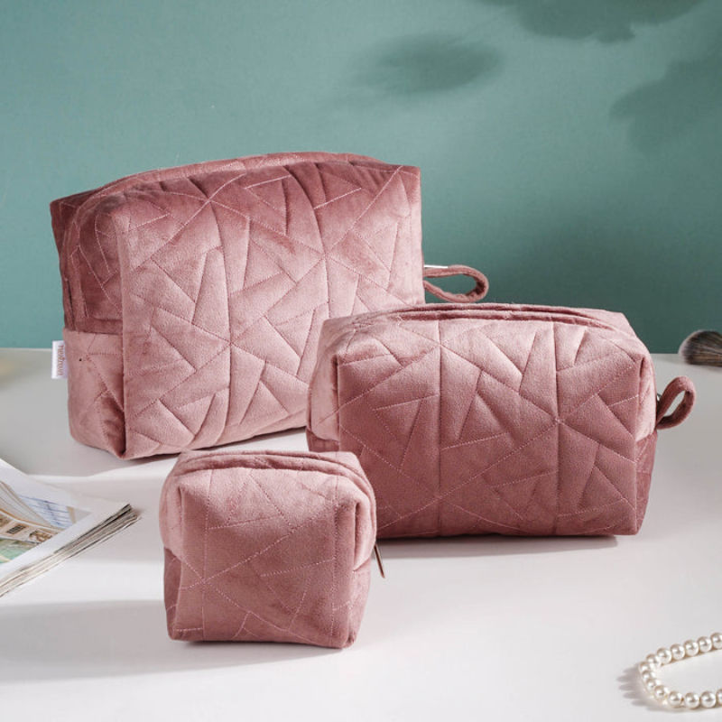 Travel makeup kits to neatly pack your beauty needs