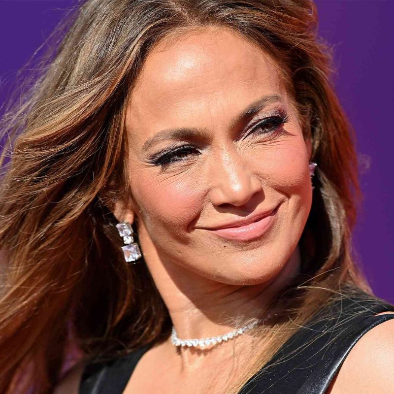 Jennifer Lopez’s ‘rich girl nails’ are so easy to copy