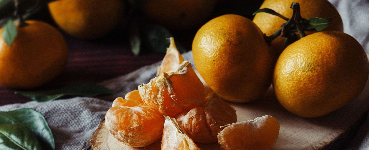 why do we give mandarin oranges during chinese new year