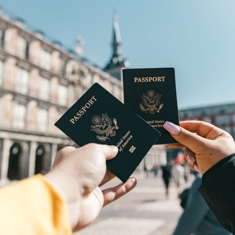 Best frequent flyer programs and deals to save on flight fares, hotel stays and more