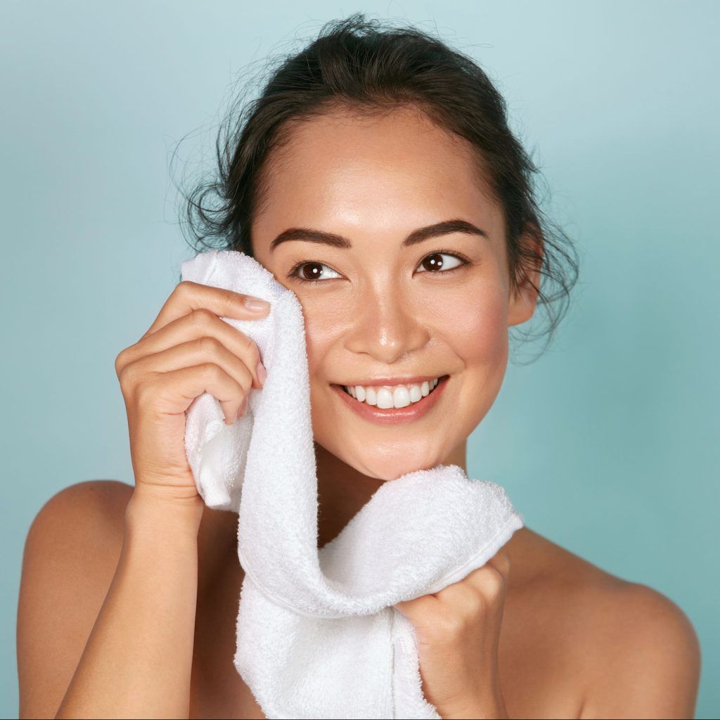 10 best salicylic acid facial cleansers for acne-prone skin in 2023