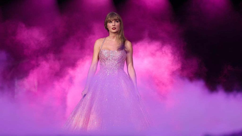 Taylor Swift in Purple Dress People Paint By Numbers 