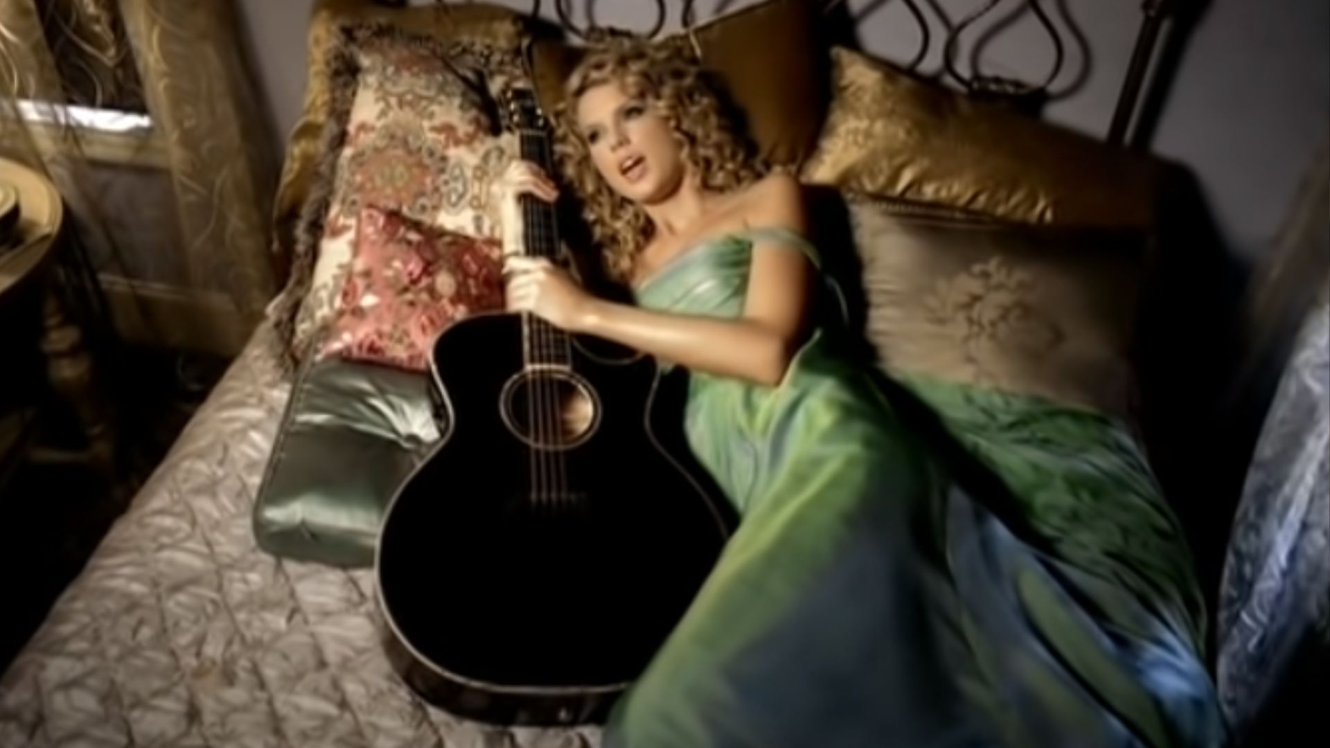 Taylor Swift Sipper - Tear Drops On My Guitar