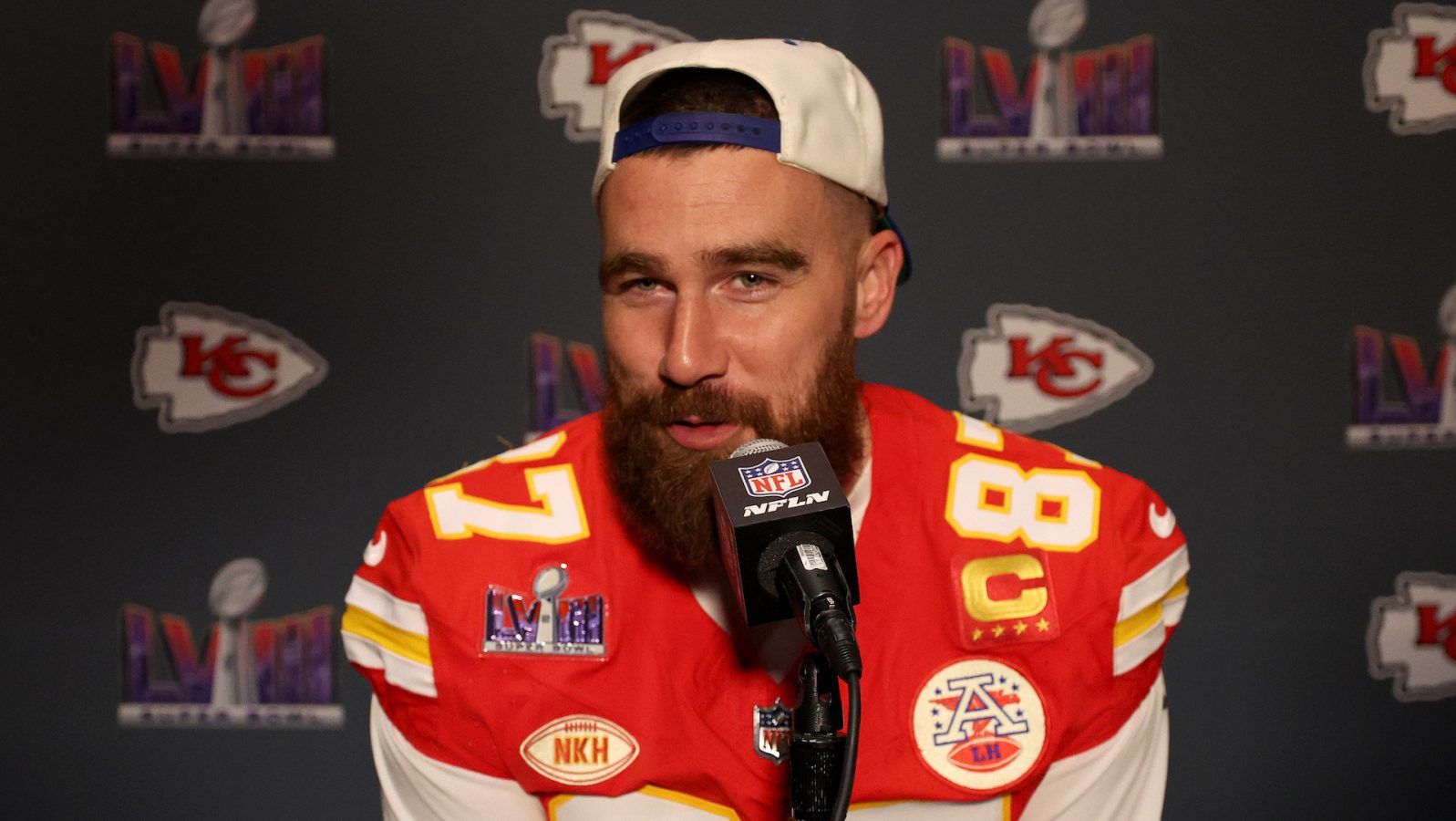 Travis Kelce to host Are You Smarter Than A Celebrity, a new game show(01)