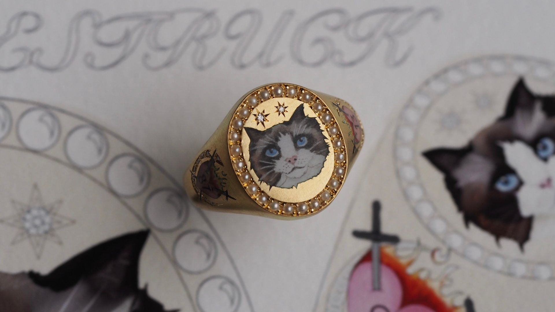 Gigi Hadid has gifted Taylor Swift a bespoke cat ring from Cece Jewellery and the internet is going wild