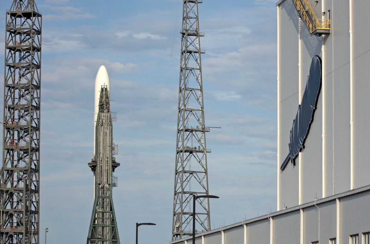 5 things to know about the New Glenn rocket from Jeff Bezos' Blue Origin