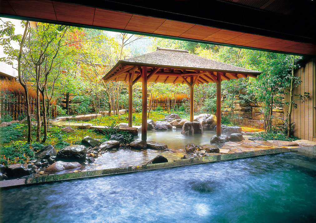 Soak in an onsen at these Japanese hot spring resorts, with the help of virtual reality