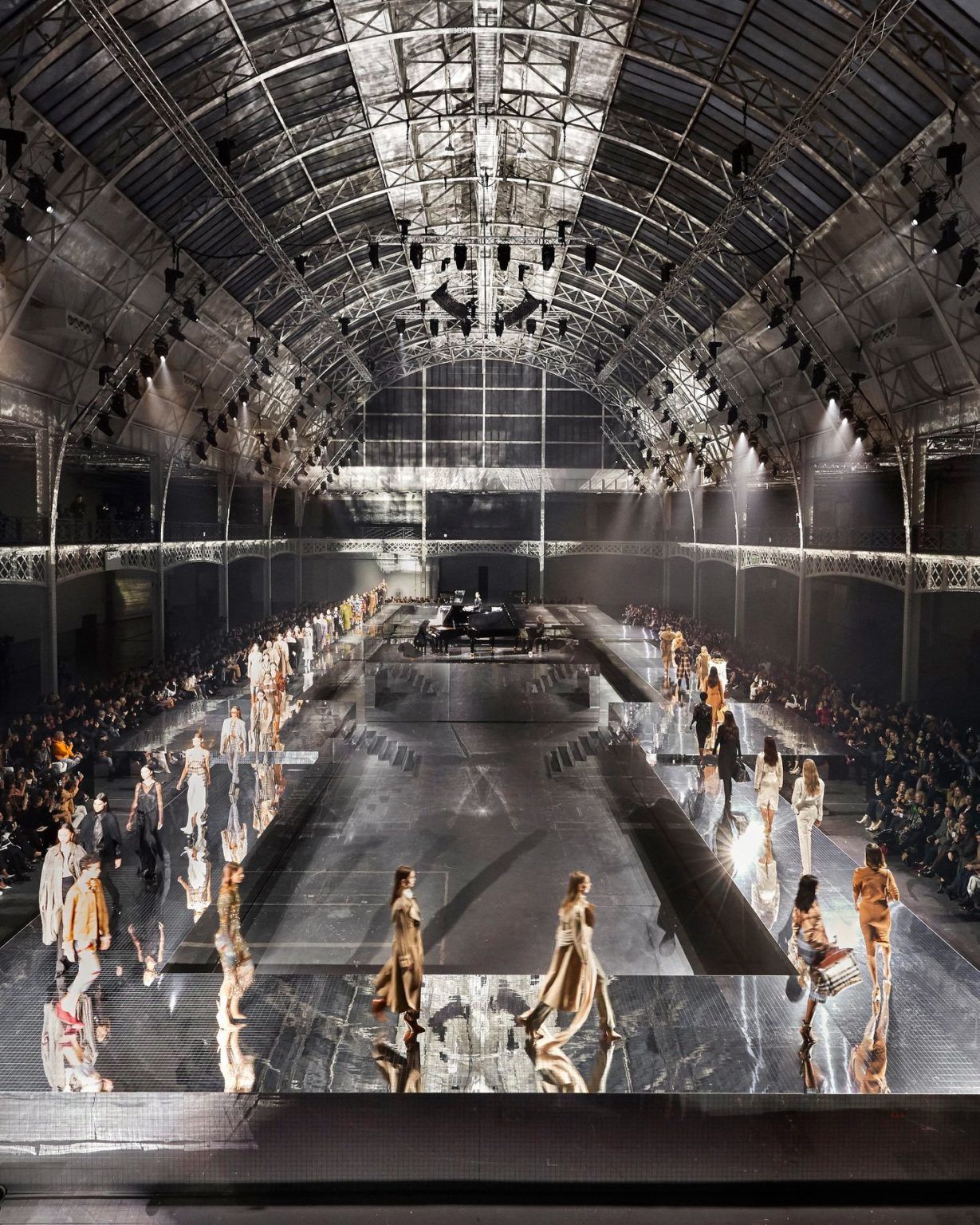 Burberry's Spring/Summer 2021 runway show will be outdoors — and ...