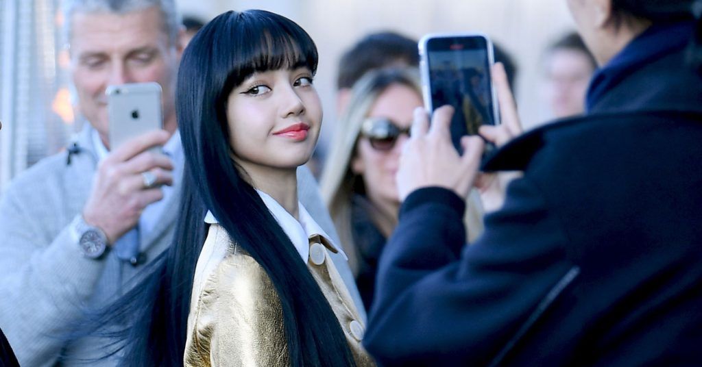 BLACKPINK'S Singer Lisa Looks Stunning As She Flaunts Her Black Celine Bag  In A Chic Denim Ensemble, Take A Look