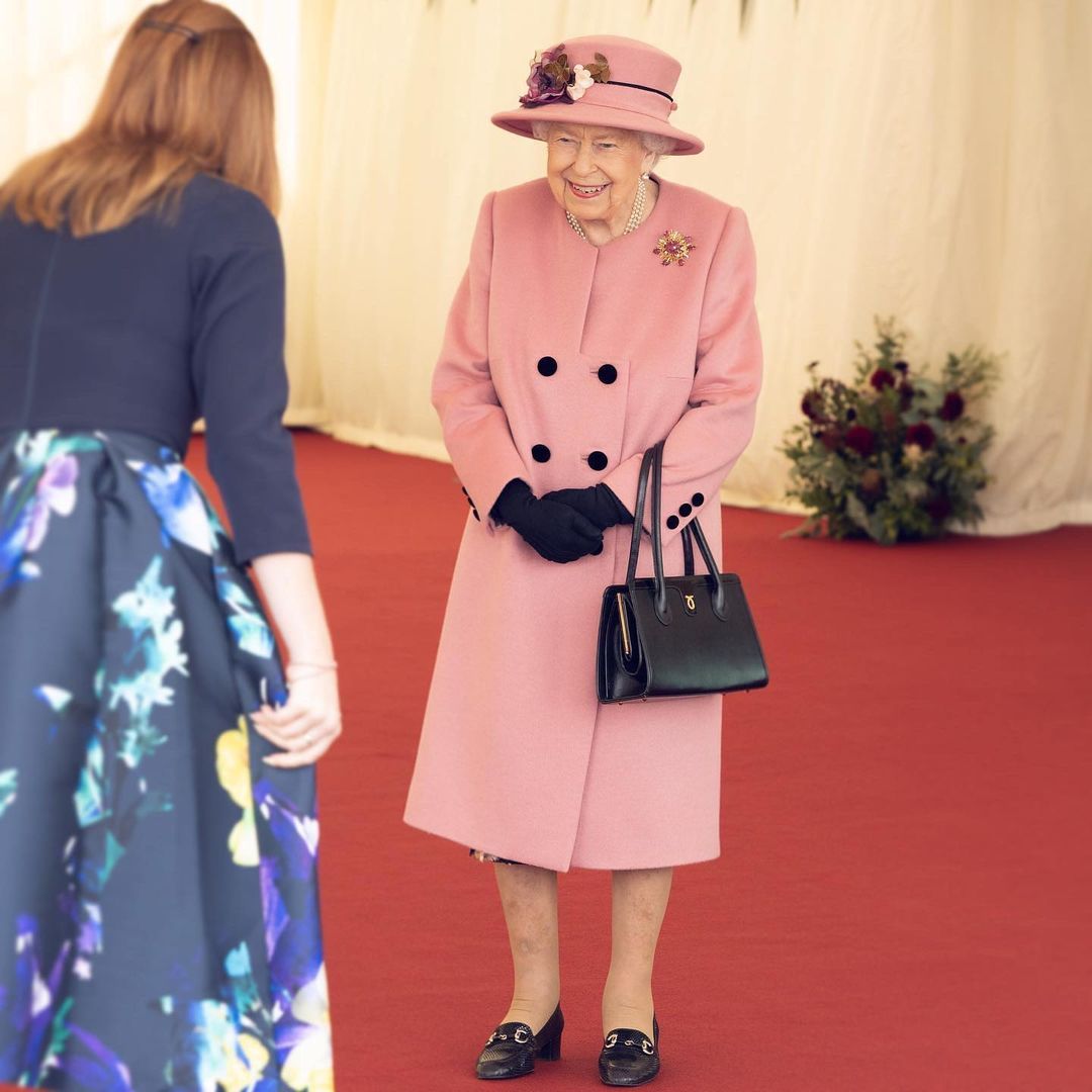Queen Elizabeths Handbag A Style Hit PHOTOS  HuffPost Life