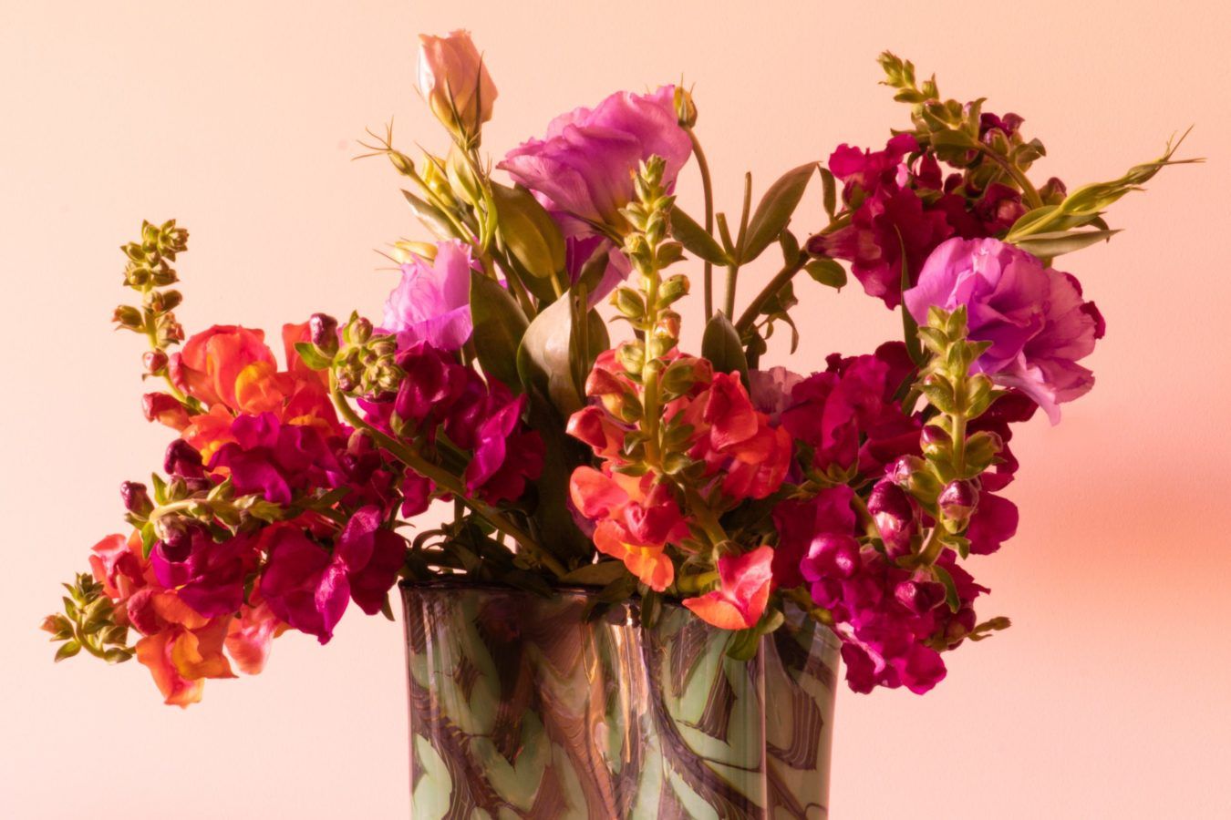 How to easily style a beautiful floral arrangement for your home