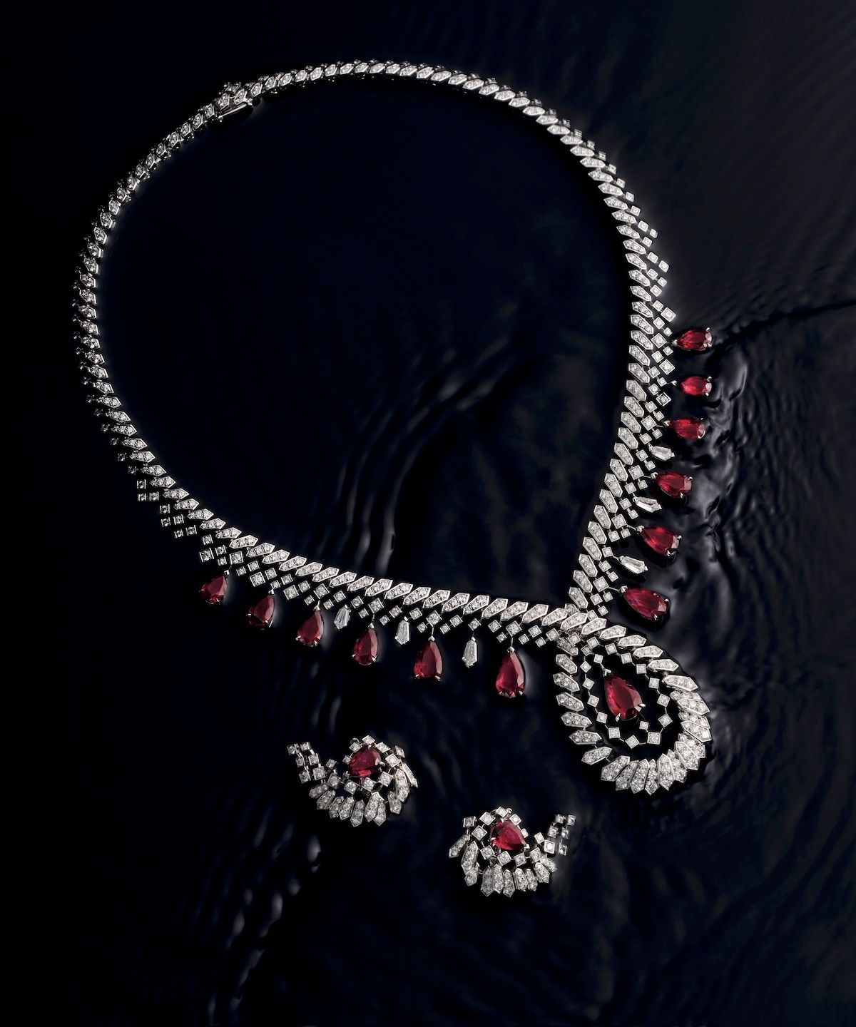 The sublime shapes of the high jewellery pieces by Cartier