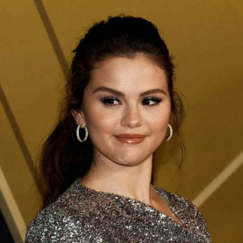 Selena Gomez is not interested in sucking in her stomach while wearing a swimsuit