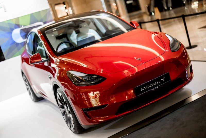 Which is the better electric car: The Mercedes-AMG EQS 53 4Matic or The Tesla Model Y