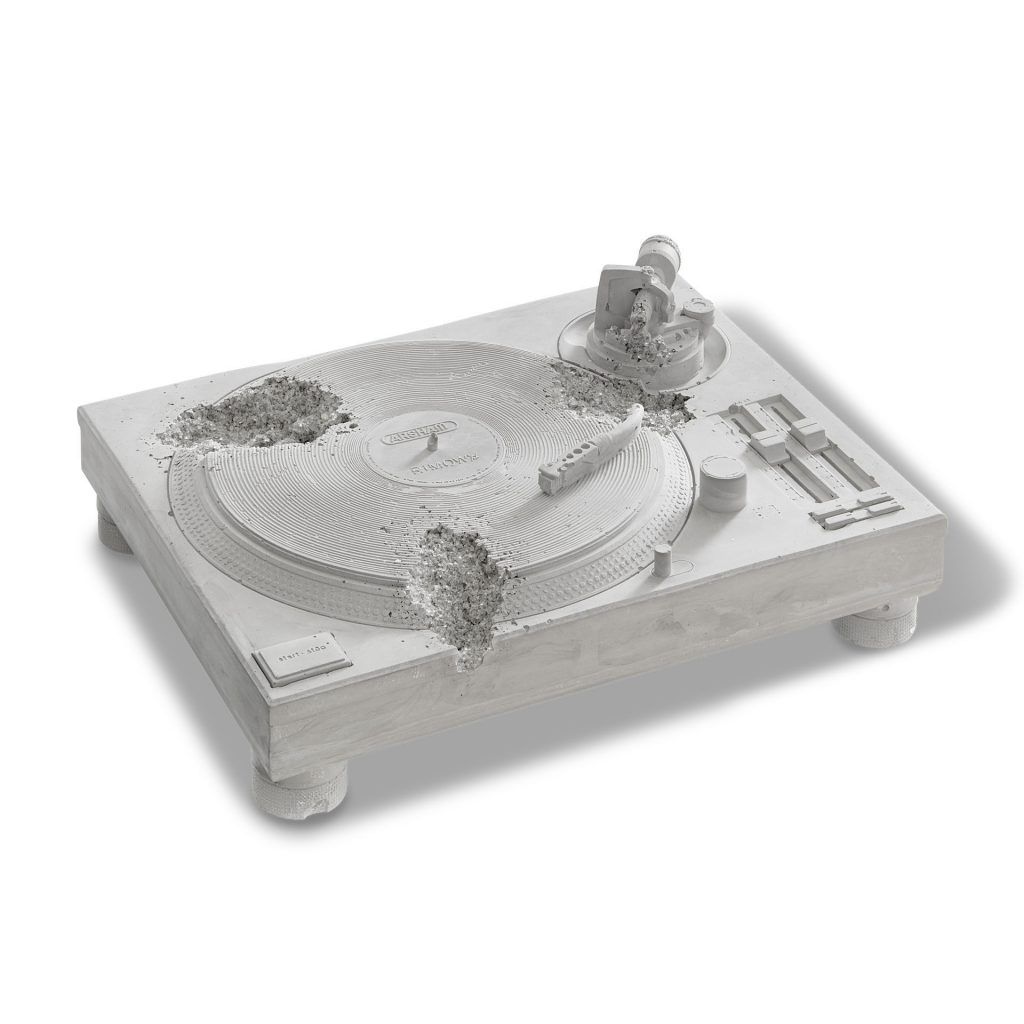 a:1:{i:0;s:53:"RIMOWA x Daniel Arsham Eroded Turntable in Pilot Case";}