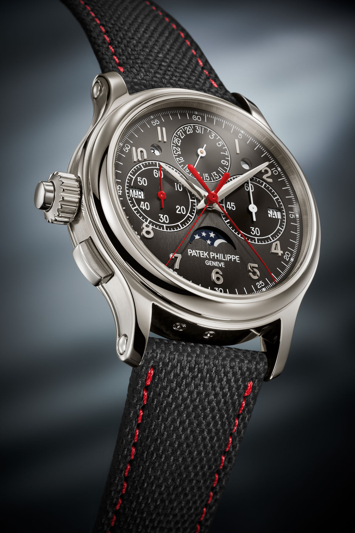 Introducing the Patek Philippe 5935A-001 World Time Flyback