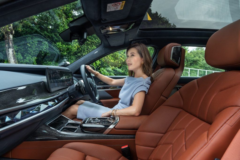 Elaine Lim reviews the new BMW 735i Pure Excellence
