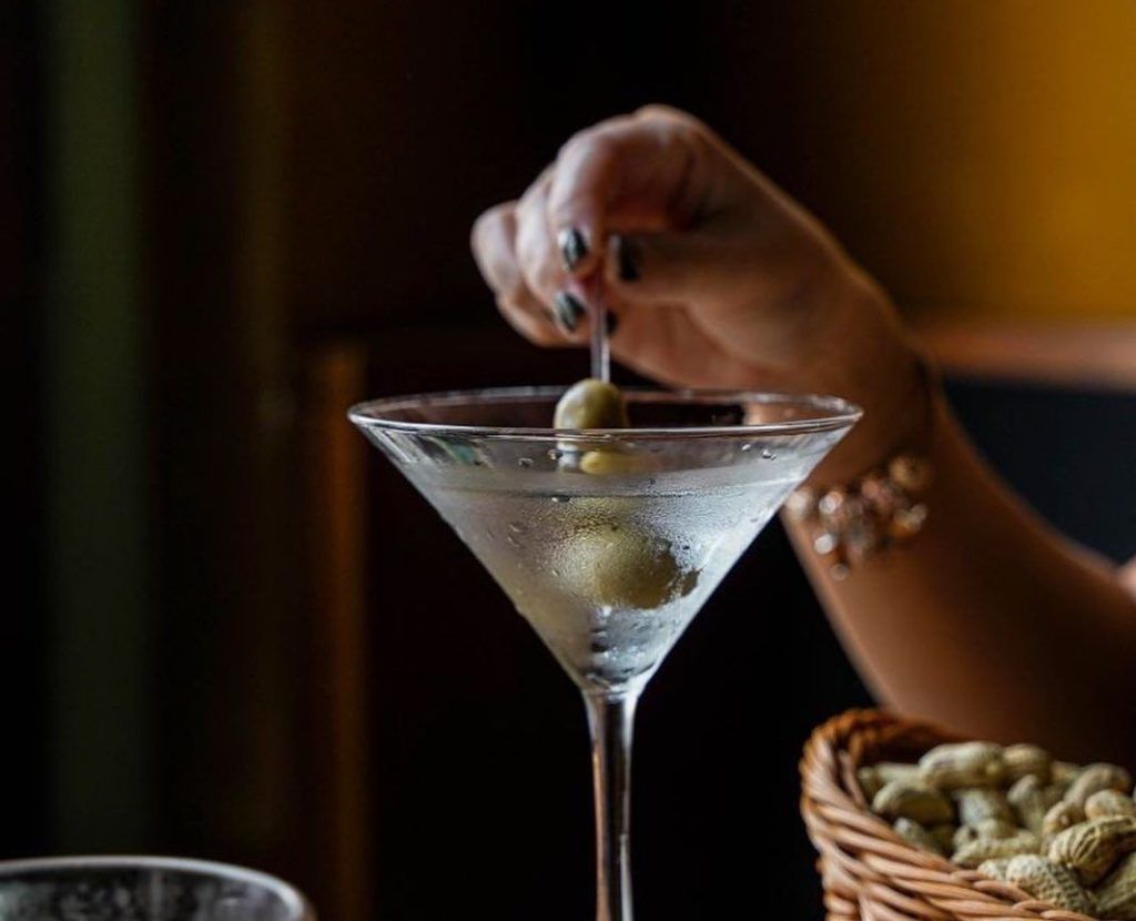 Best bars in Singapore for happy hour craft cocktails