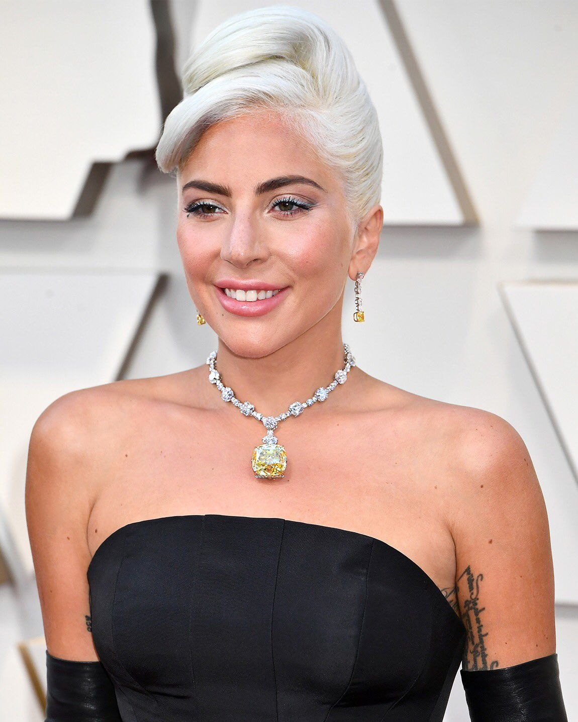 Million dollar baubles: the most expensive jewellery at the 2015 Oscars -  Vogue Australia