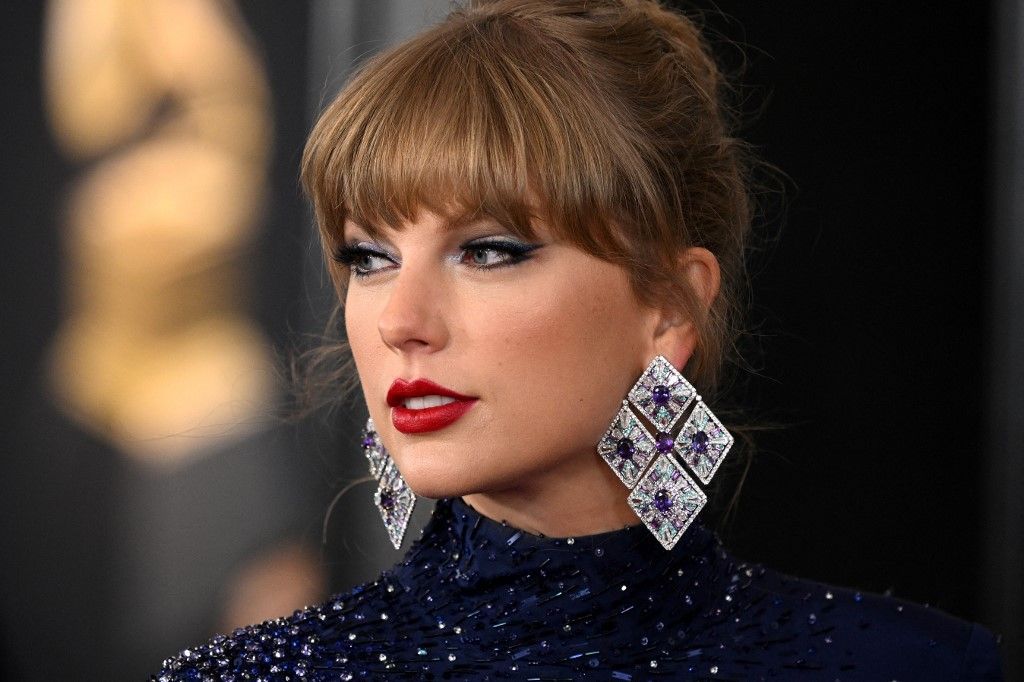 Taylor Swift Reveals Five Things to Expect on '1989