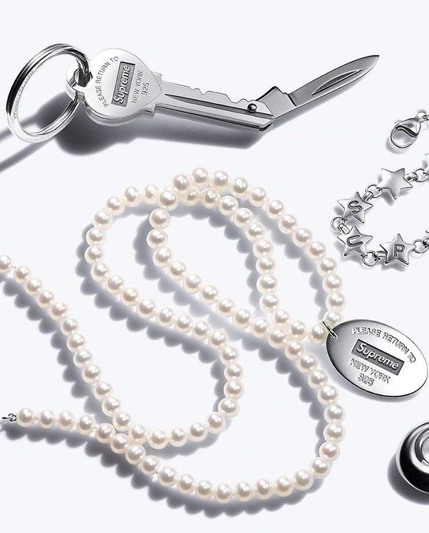 Fashion brands collaborations: Tiffany x Supreme
