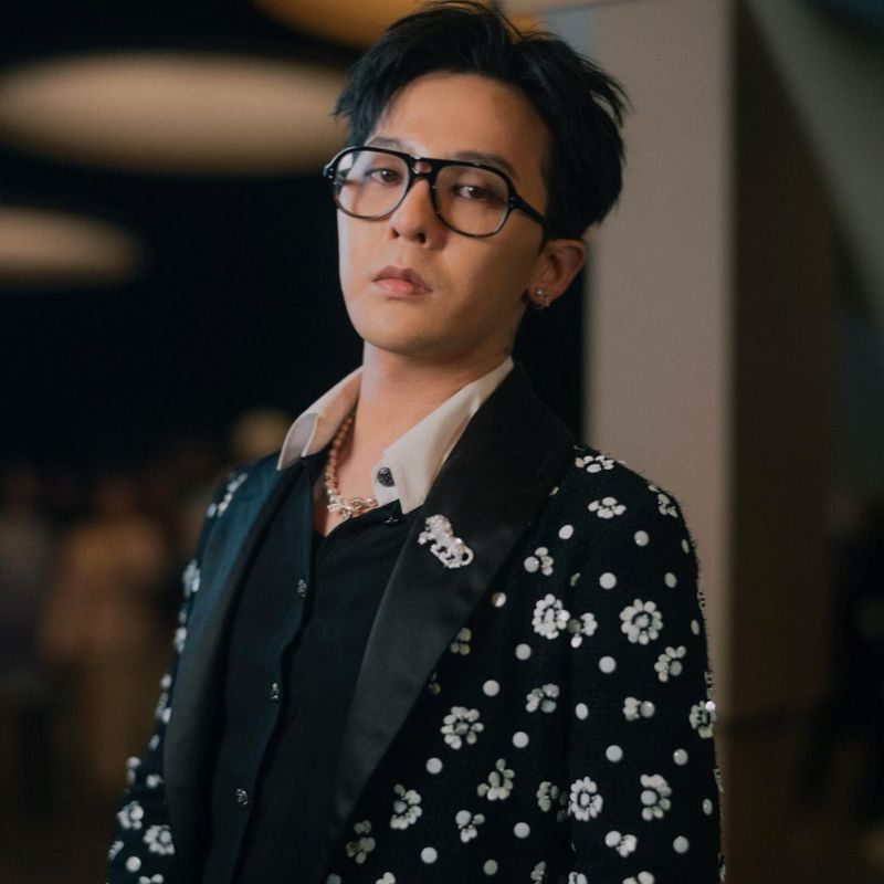G-DORAGN(from BIGBANG)【KWON JI YONG】 Amazon.com: G-Dragon Bigbang - Kwon JI Yong (USB Album) USB+