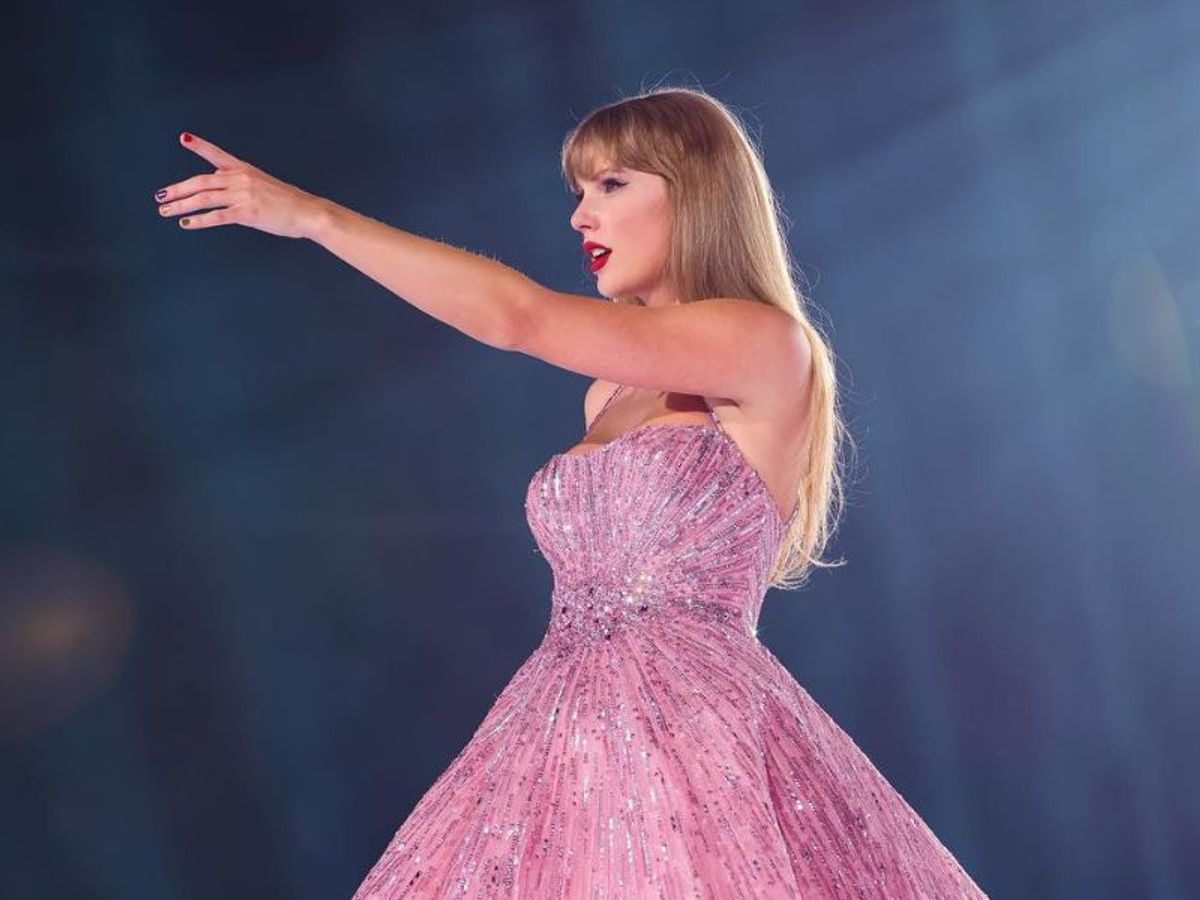 Taylor Swift wins for her Hunger Games penned song with the Civil