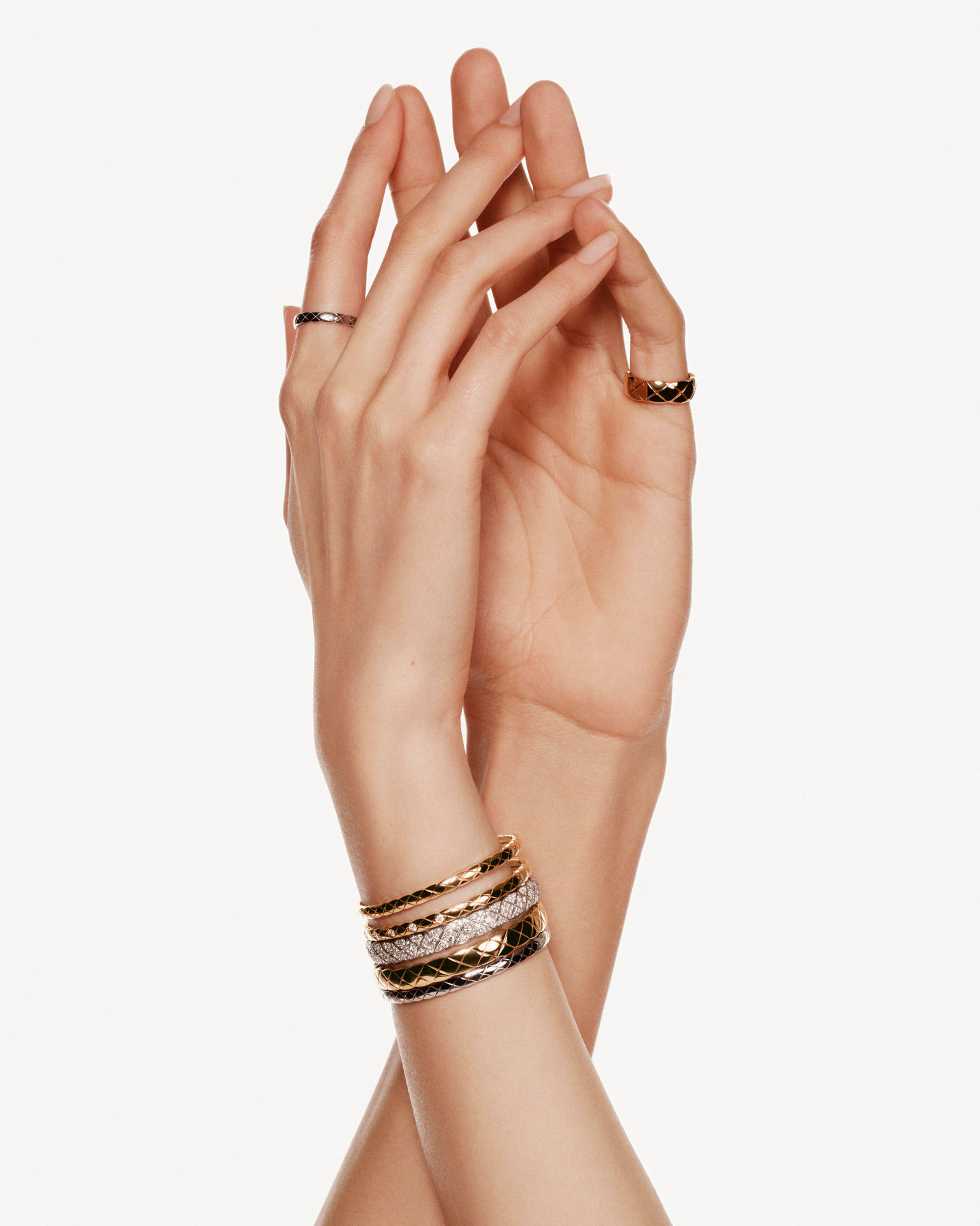 Cartier x Chanel ❤️ | Jewelry lookbook, Expensive jewelry luxury, Jewelry  necklace simple