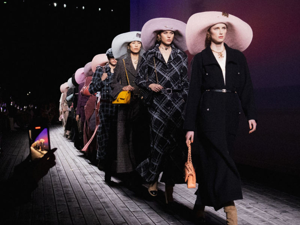 2024今期CHANEL ブラックファーイヤーカフ 4 jewellery highlights of August 2024: from Chanel's novel